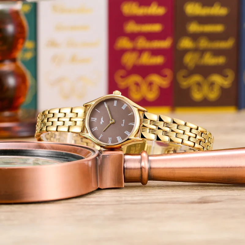 ساعة يد نسائية أنيقة طراز عتيق كلاسيكي بسوار فولاذي بسيط صغير ساعة ذهبية اختيار راقي هدية مثالية للنساء. #2