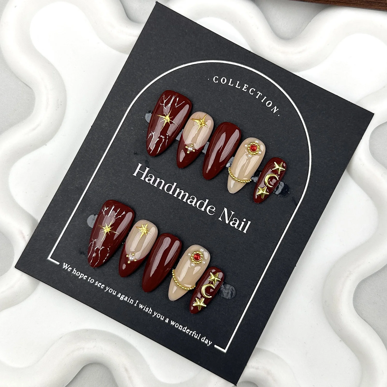 

10 шт., телесные винно-красные накладные ногти с жемчужной звездой и луной, миндалевидные накладные ногти для женщин и девочек, съемный маникюрный салон