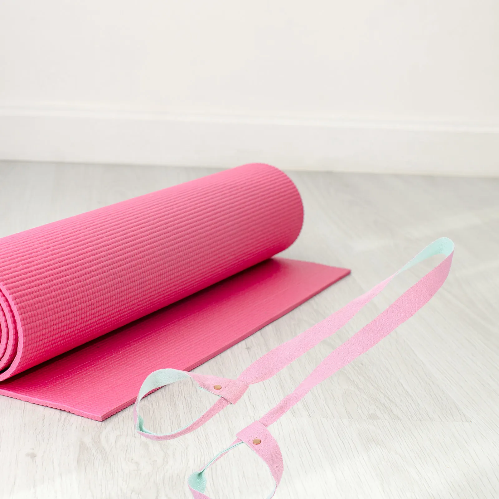 

Adjustable Yoga Mat Strap Durable Cotton Exercise Mat Carrier Soft Lightweight Multi-Functional Fixing Straps Cotton Yoga Straps