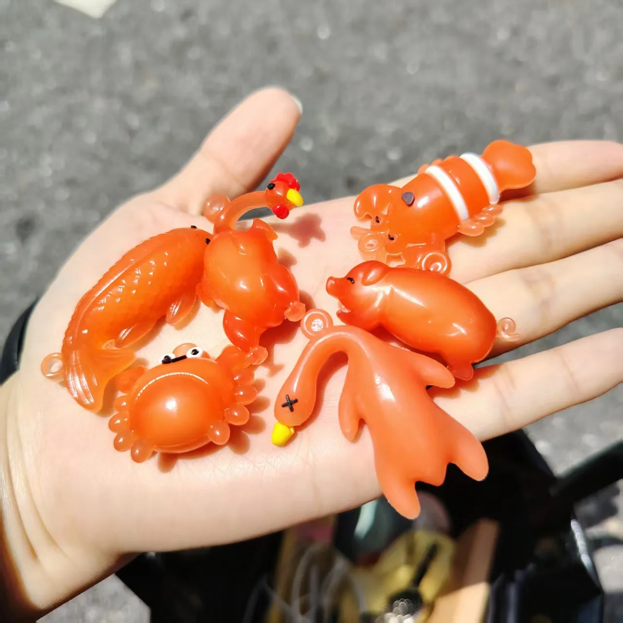 

Color-Changing Grilled Fish Small Single-Ring Keychain Car Accessory Creative Rearview Mirror Decoration Trendy Cute