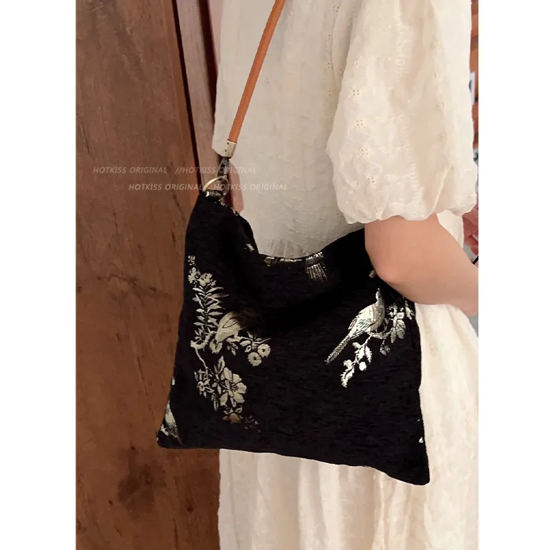 Chinese style embroidered handbag for women 2024 new summer new Chinese underarm bag casual versatile ancient style tote bag