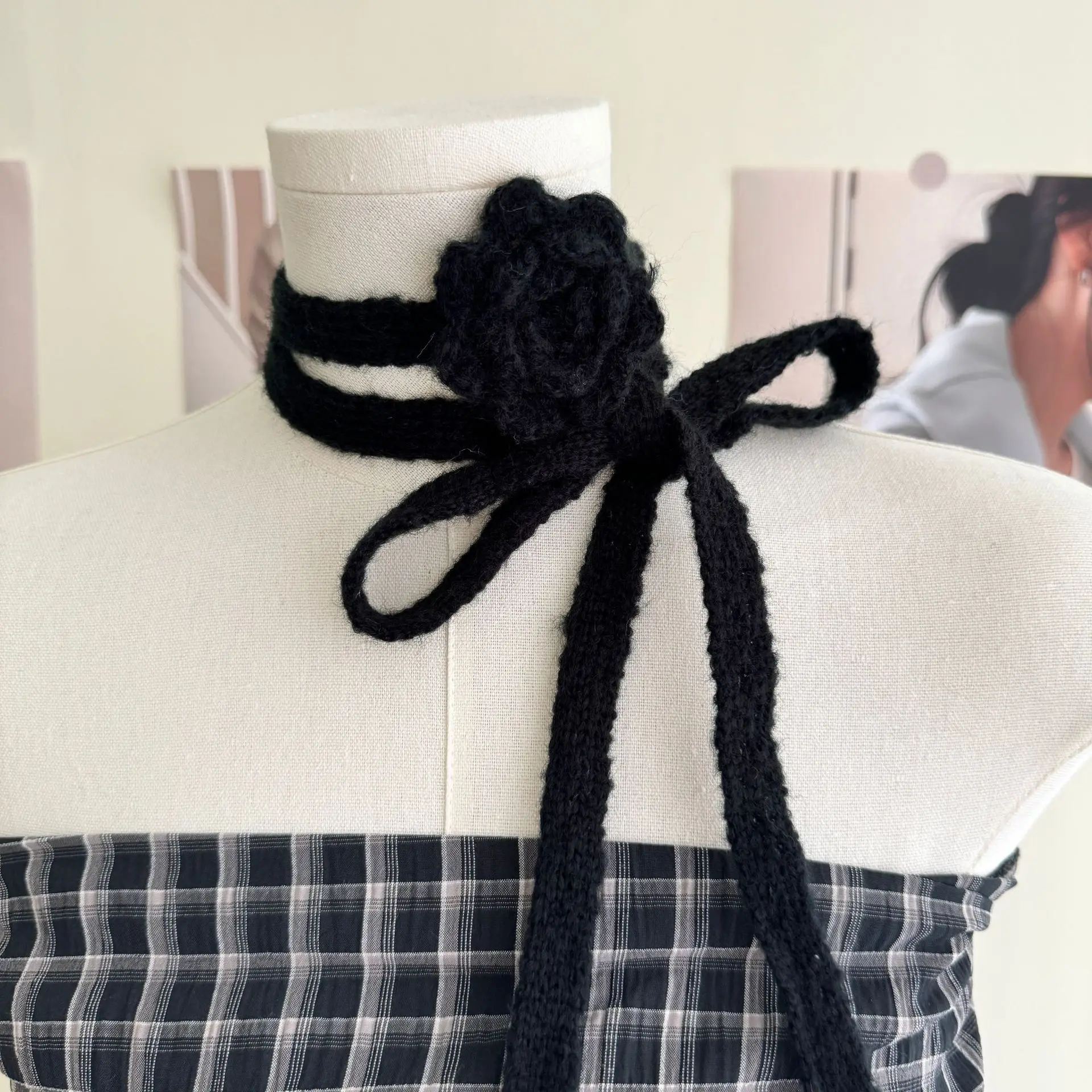 

Новинка 2024, нишевый однотонный рабочий крючок, колье-чокер с розой, тонкий и узкий вязаный шарф Y2k, декоративный шарф для горячих девушек