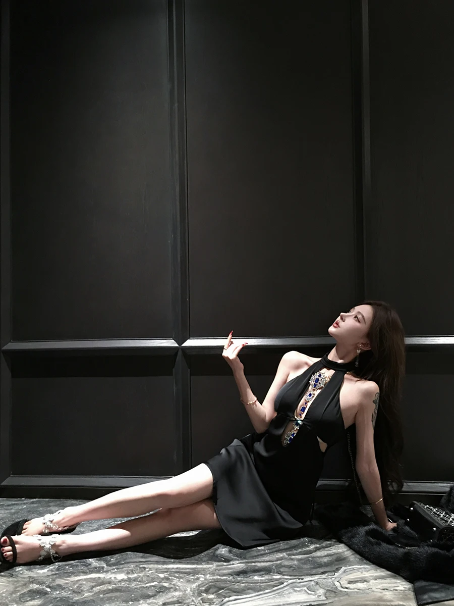 RORORIRI-vestido negro con cadena de diamantes de imitación para mujer, minivestido sin mangas con hombros descubiertos y cinta recortada, ropa de fiesta de noche Retro