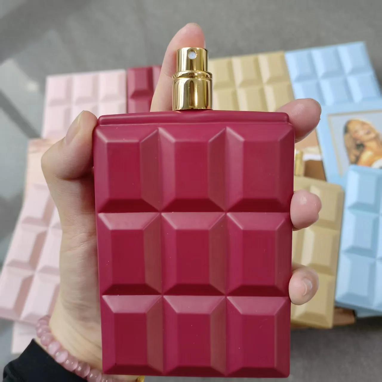 Perfume en Spray para Mujer Sab.rin.a Carpenter Sweet Toothed Cherry, Aroma Floral y Frutal, Regalo de Perfume para Mujer, 2.5oz