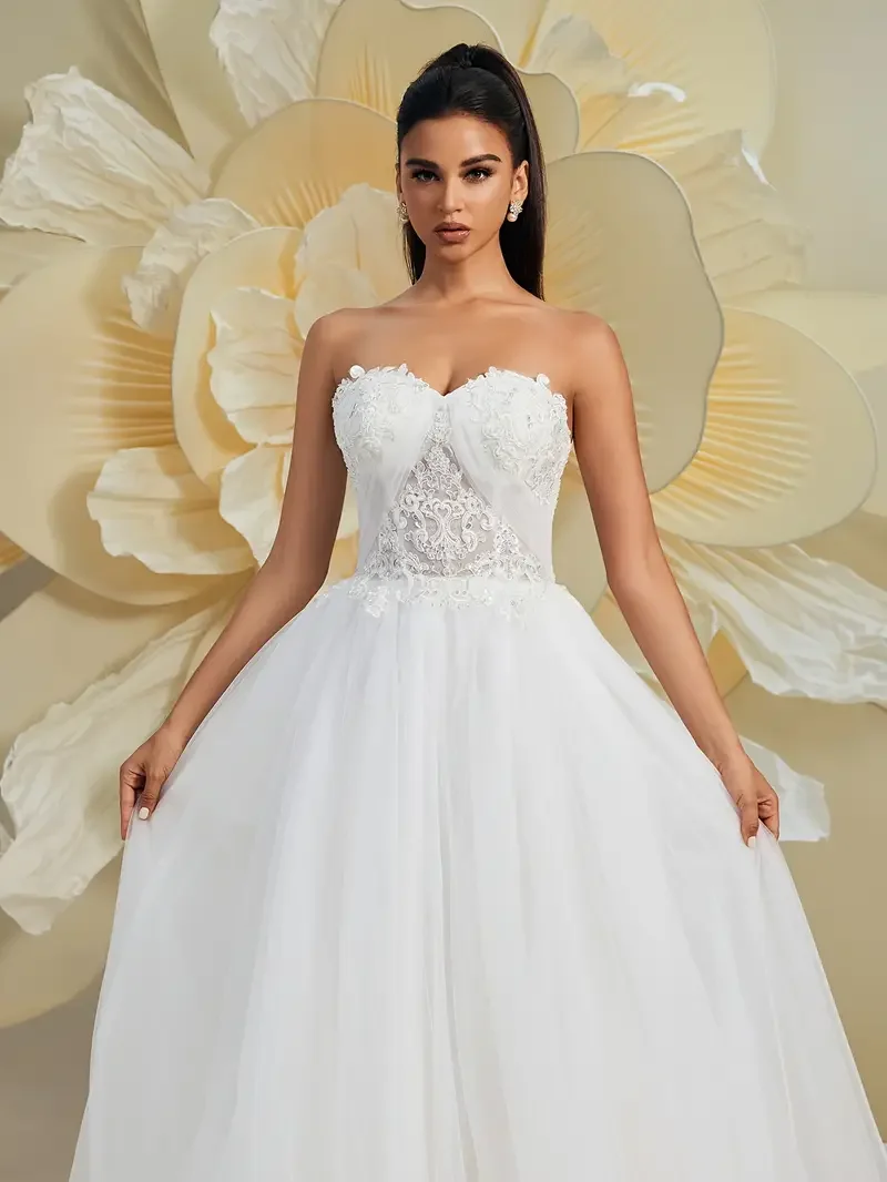 Customized 2025 Latest White Romantic Elegant Dream Bride's Wedding Dress Strapless Lace Decal Back Strap Design