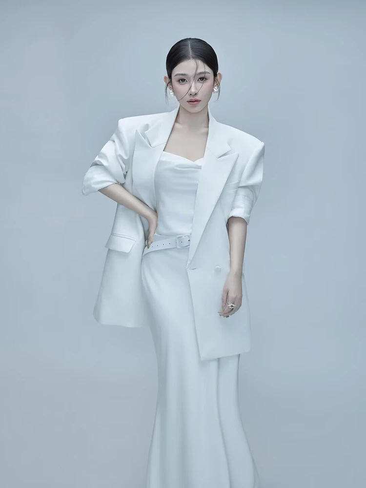 

Korean Style Cold Tone White Moon Light Girl Suit Image Photo Studio Photography Clothing Female Summer Fashion Trend
