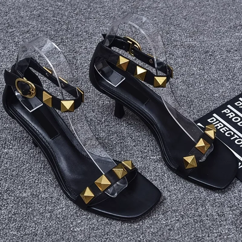 

Metal Rivet Cover Heel Sandals Sexy Square Toe One Word Belt Shallow New Arrials Fashion Women Modern Shoes
