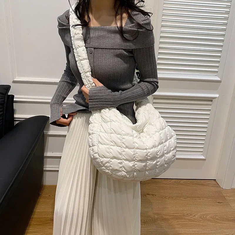 Niche New Women's Japan and Korea Large-capacity Pleated Shoulder Bag Cloud Puff Messenger Bag Daily Commuter Tote Bag