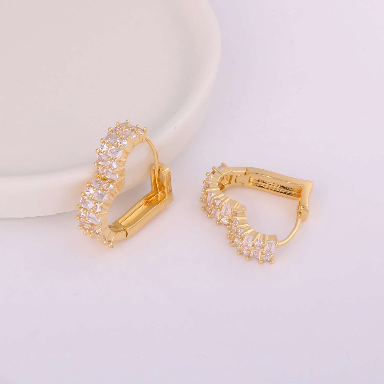 

Fashion Luxury Micro Paved Zircon Love Heart Hoop Earrings for Women Jewelry Gift for Her