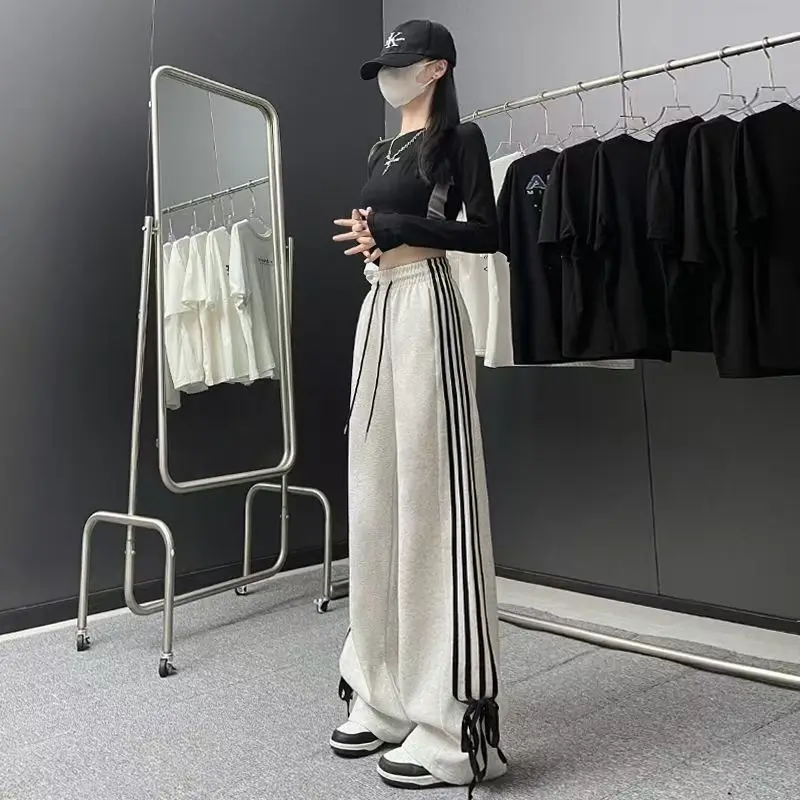 

Curvy Y2K Cargo Pants 3XL-6XL: Fashion Bow Accent & Sporty Stripes Trousers, Relaxed Straight Fit, Big Size Trendy Lounge Wear