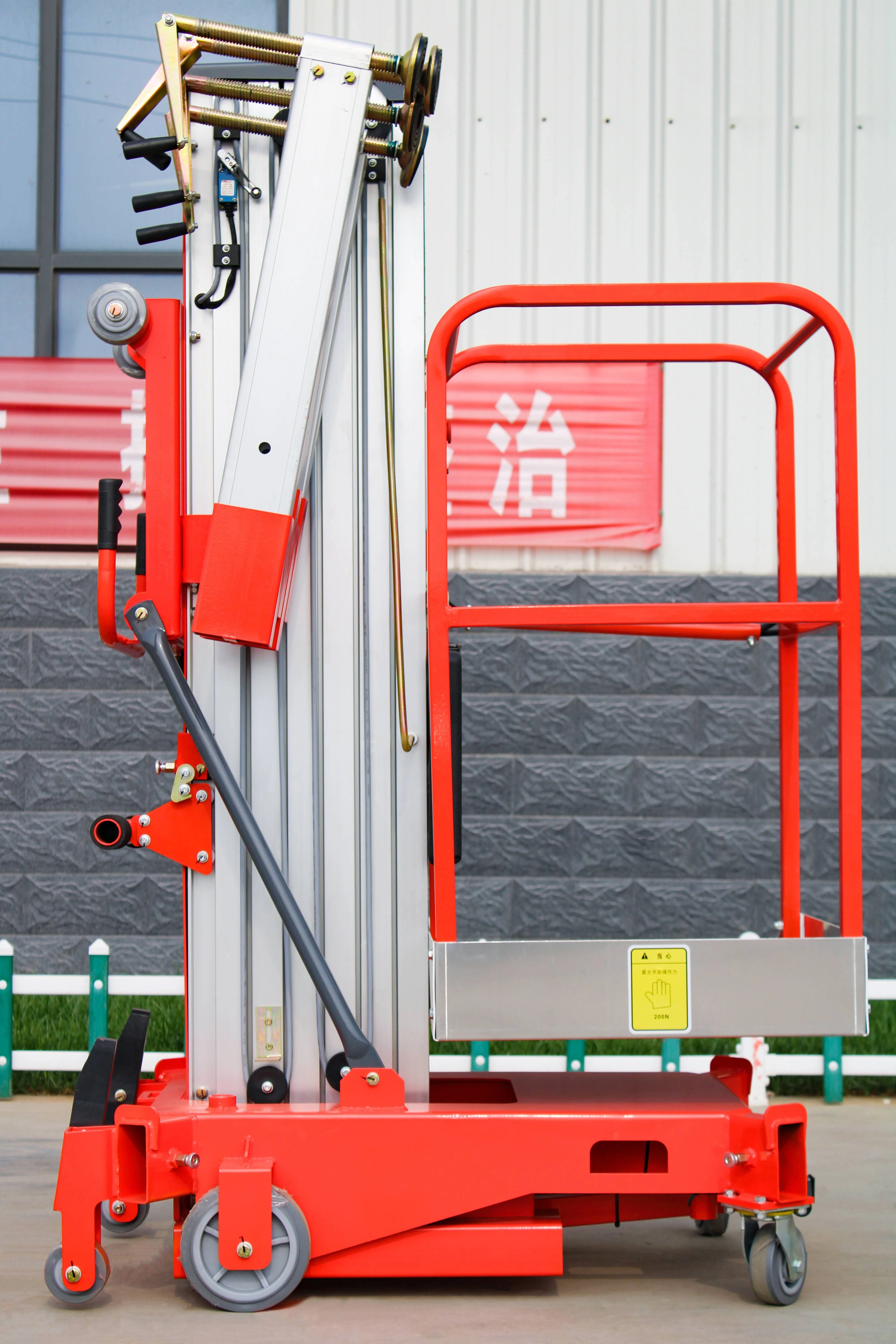Customized aluminum alloy aerial work platform, small single column vertical lift, mobile single lift, affordable price