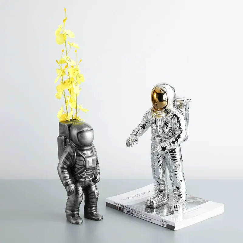 

Nordic Style Plating Resin Astronaut Figures, Ornaments, Home Decoration, Children's Room Accessories, Gifts