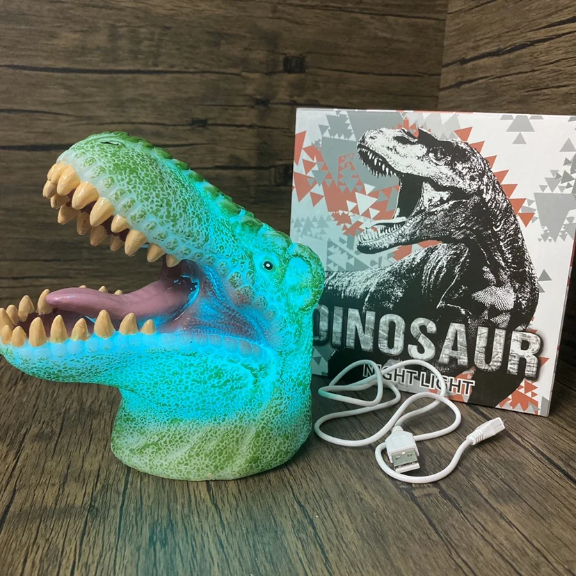 

Европейская и американская лампа с головой динозавра, крутой ночник, настольный орнамент, съемные перчатки