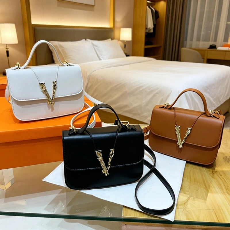 

Modern design chain strap shoulder bag, luxurious women's comfortable party handbag, fashionable and trendy crossbody bag