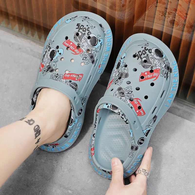 2024 Summer New Men\'s Slippers Outdoor Garden Clogs Male Casual Shoes Fashion Luxury Sandals Comfort Home Soft Slippers 39-45