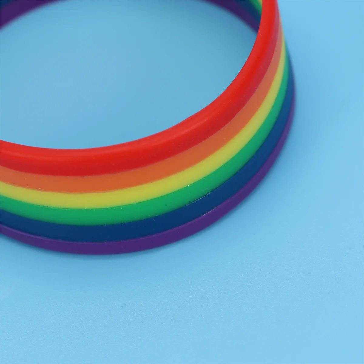 

2Pcs Silicone Rainbow Bracelets Comfortable Thickened Fashion Wristbands Unique Colorful Gift for Gay Lesbian Pride
