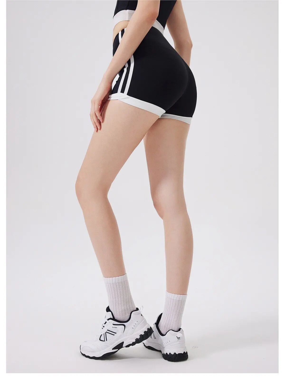 Kontrastfarbene Hochgeschnittene Pfirsichfarbene Hüftformende Hotpants Sportshorts für Damen zum Laufen, Fitness und Yoga – Detail 11