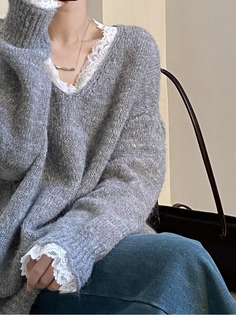 

2025 Новый осенне-зимний женский свитер с v-образным вырезом и кружевной отделкой, пуловер с длинными рукавами, осенняя одежда, женская вязаная серая кофейная одежда в корейском стиле