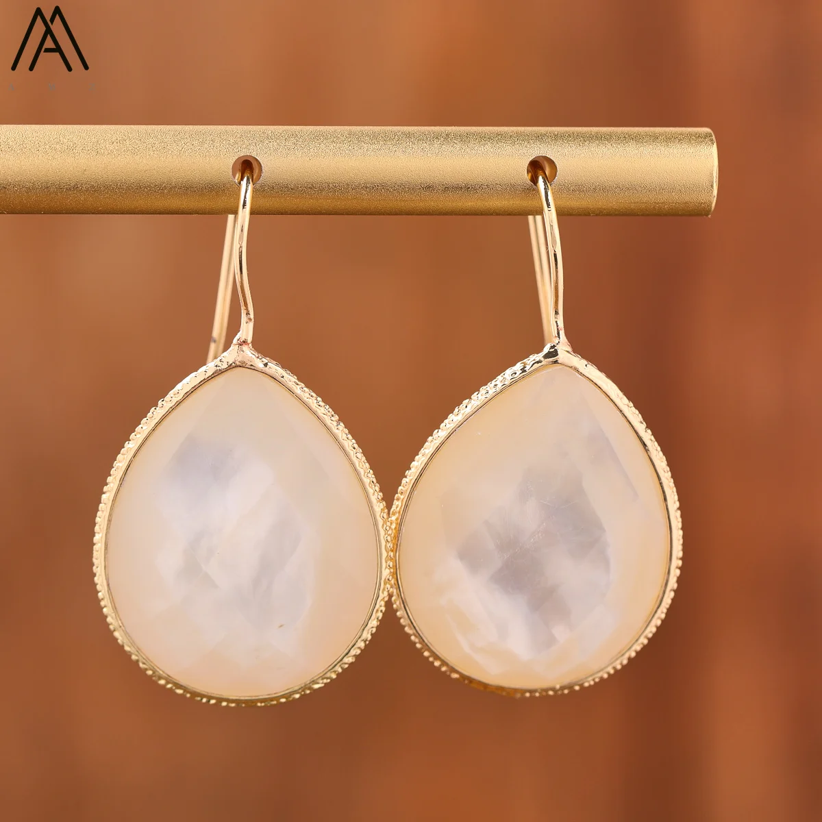 

High End Women Teardrop White Shell Earring Luxury Fashion Gold Plated Dangle Hook Earring Birthday Party Jewelry Gifts Dropship