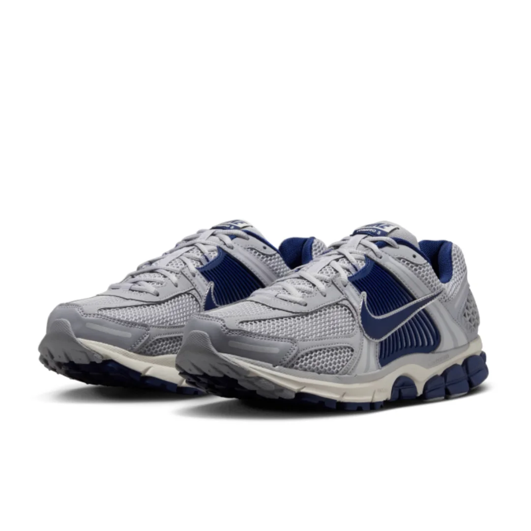 

Nike's New Lightweight and Comfortable Men's Sports Jogging Shoes Zoom Vomero 5 with Cushioning for Daily Training, Gray and Blue Color-Blocking Design, Outdoor Casual Sports Shoes, a Must-Have for Going Out, Fb9149-003