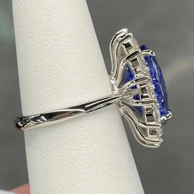 2026 New Elegant and Exquisite Sunflower Wedding Anniversary Gift Accessories for Attending The Banquet, New Blue Zircon Ring