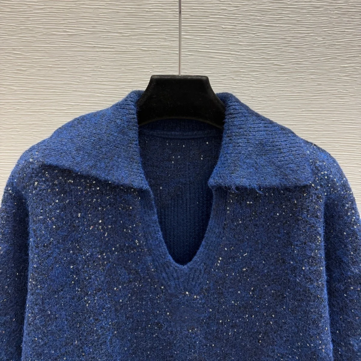2026 high-quality women's Klein blue sequin lapel V-neck sweater--2691640