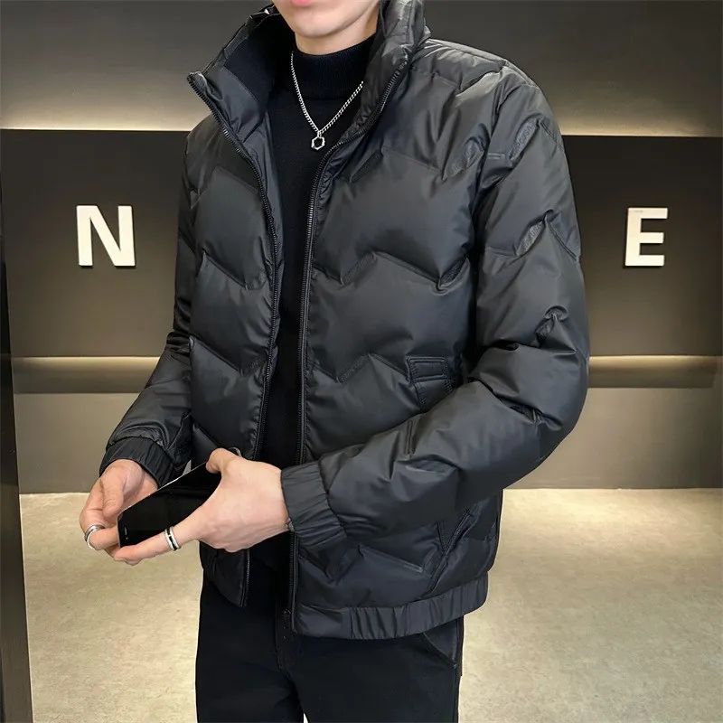 

Мужская легкая утепленная зимняя пуховая куртка 2024 года, новая повседневная модная корейская короткая куртка, теплая, для путешествий, из полиэфирного волокна