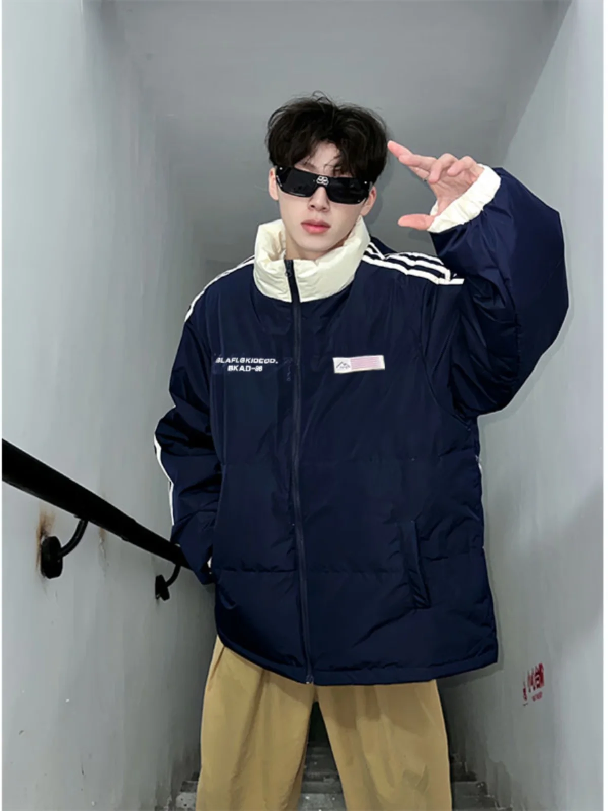 

Модная молодежная мужская зимняя куртка из хлопка с пуховым наполнителем, в стиле пэчворк, с цветными вставками, капюшоном, воротником-стойкой, на молнии, утепленная