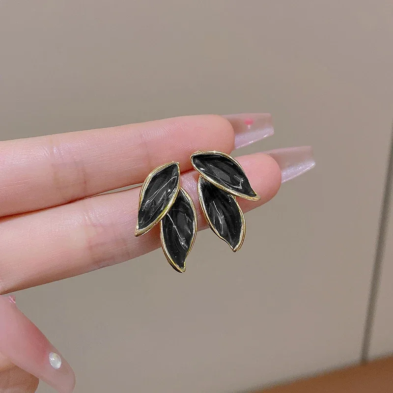 Exquisite Green Color Maillard Leaf Stud Earrings Women Korean Design Enamel Brincos Jewelry Birthday Friend Christmas Gift