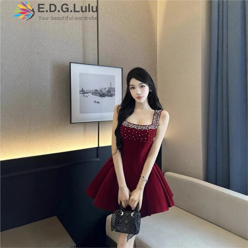 

EDGLuLu Square Collar Sequin Splicing Sleeveless Elegant Party Dresses Woman Sexy Backless Red Black Velvet Dresses 1107