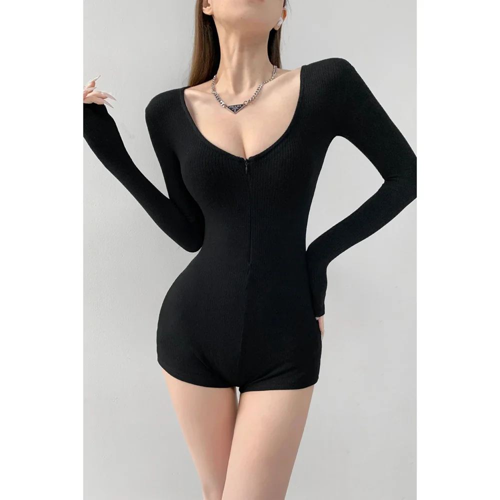 女性のショートヨガジャンプスーツ長袖スリムフィットストレッチワンピース遊び着セクシーなフィットネス女性ショーツジッパースポーツウェア