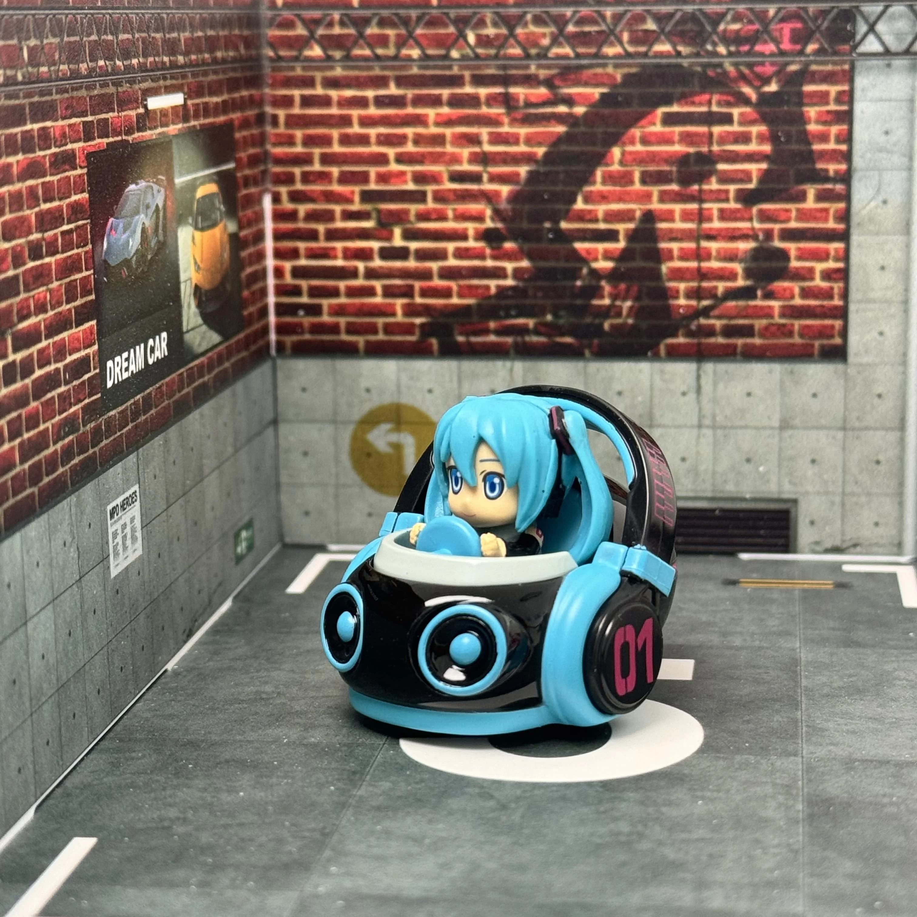 Authentic Tomy Tomica Dream Tomica No.160 Hatsune Miku Mini Car Model Diecast Metal Model Series Children Christmas Boy Toys