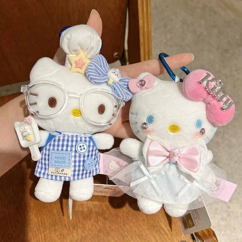 ตุ๊กตาเฮลโลคิตตี้ ผ้าพลัฌ โบว์สีชมพู กระโปรงผ้าโปร่งสีขาว พวงกุญแจแฟชั่น น่ารัก ตกแต่งกระเป๋า ของขวัญสำหรับเด็กผู้หญิง