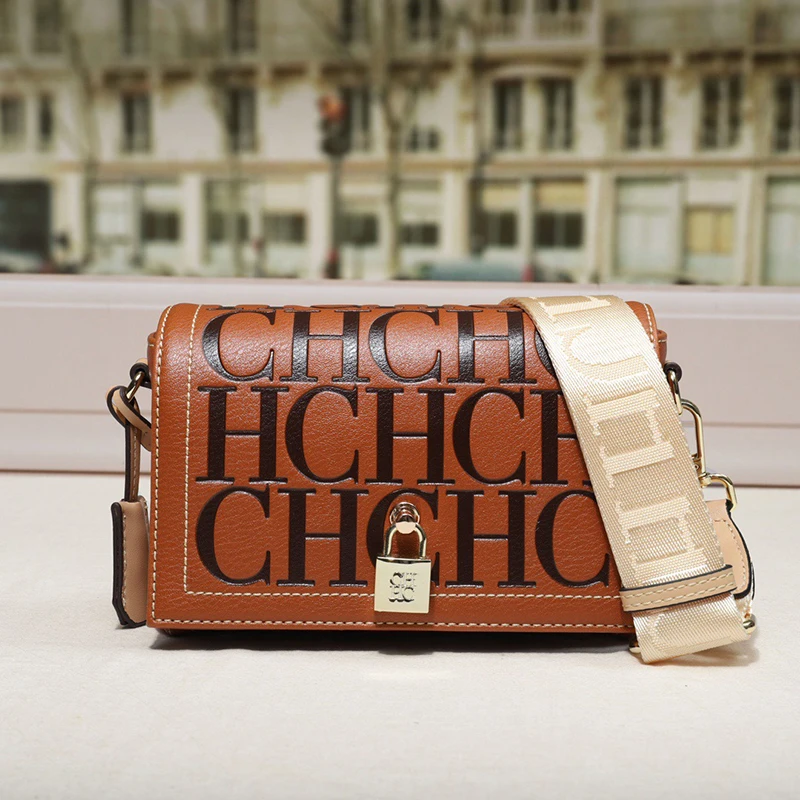 Neue Damen-Tasche im Cover-Stil, kleine quadratische Tasche, modische Achseltasche, klassische Schultertasche mit Buchstabenmuster, hochwertige Umhängetasche – Detail 12