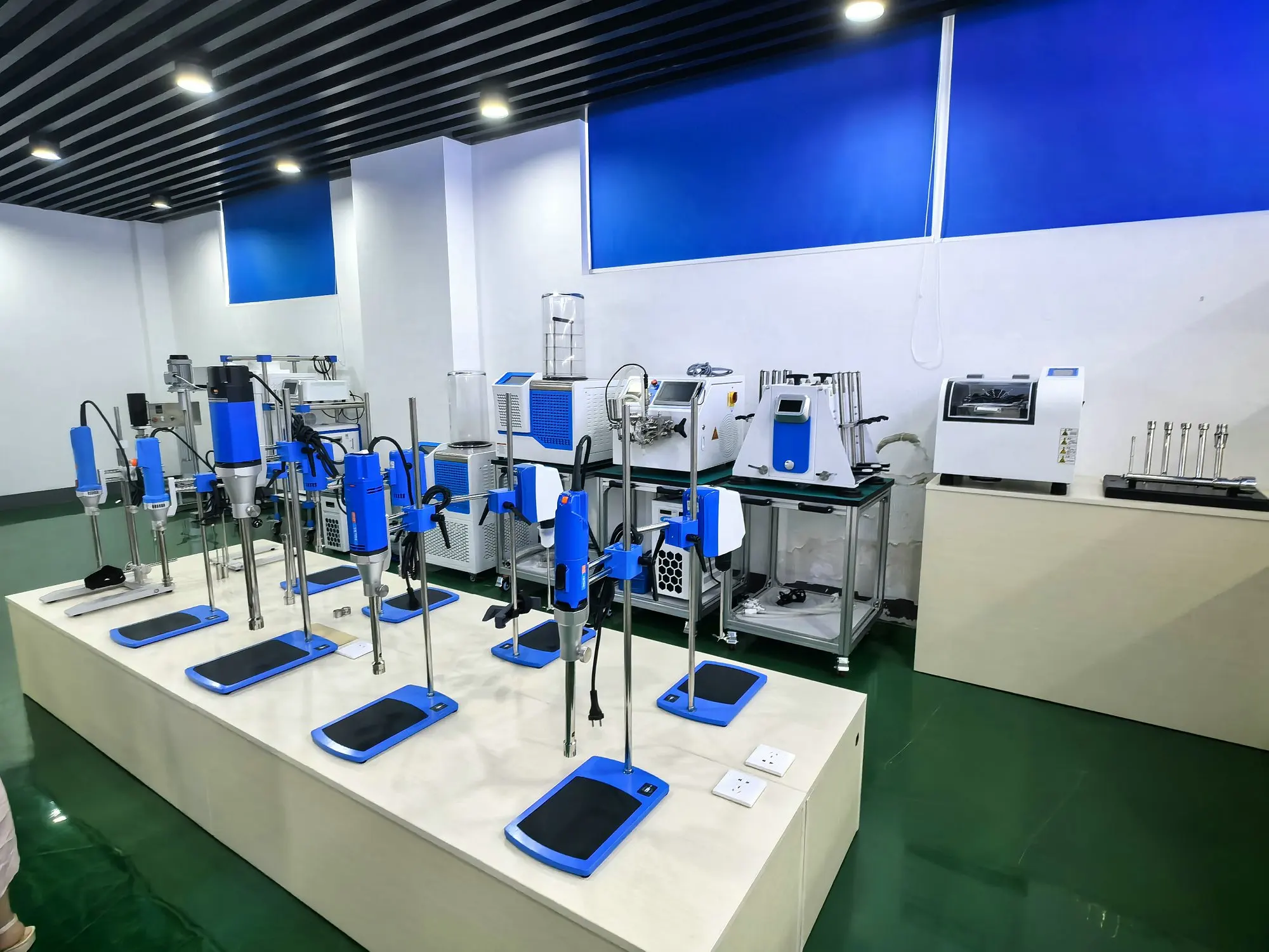 2026 الخالط بالموجات فوق الصوتية الصغيرة المدمجة مع التحكم الرقمي معدات تجفيف المختبر عالية التردد لمختبرات الأحياء الجزيئية #4