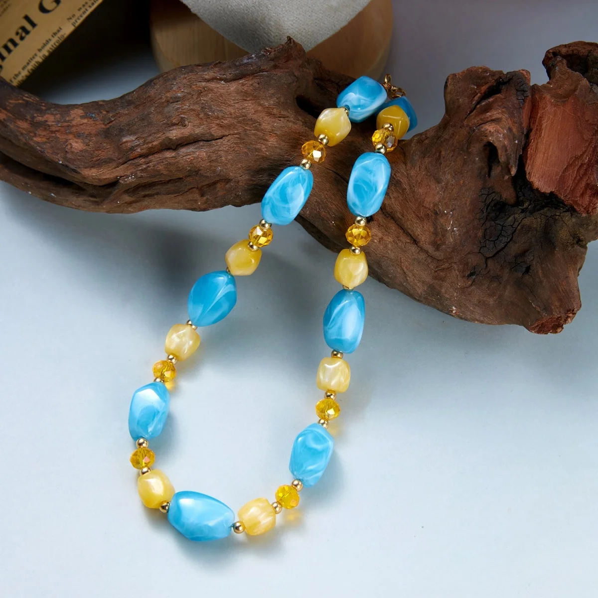 Französische Retro-Halskette mit sanften, farbenfrohen Kristallharzperlen für Damen und Herren, Hippie-Stil, unregelmäßige Perlen, Choker, Reiseschmuck – Detail 24