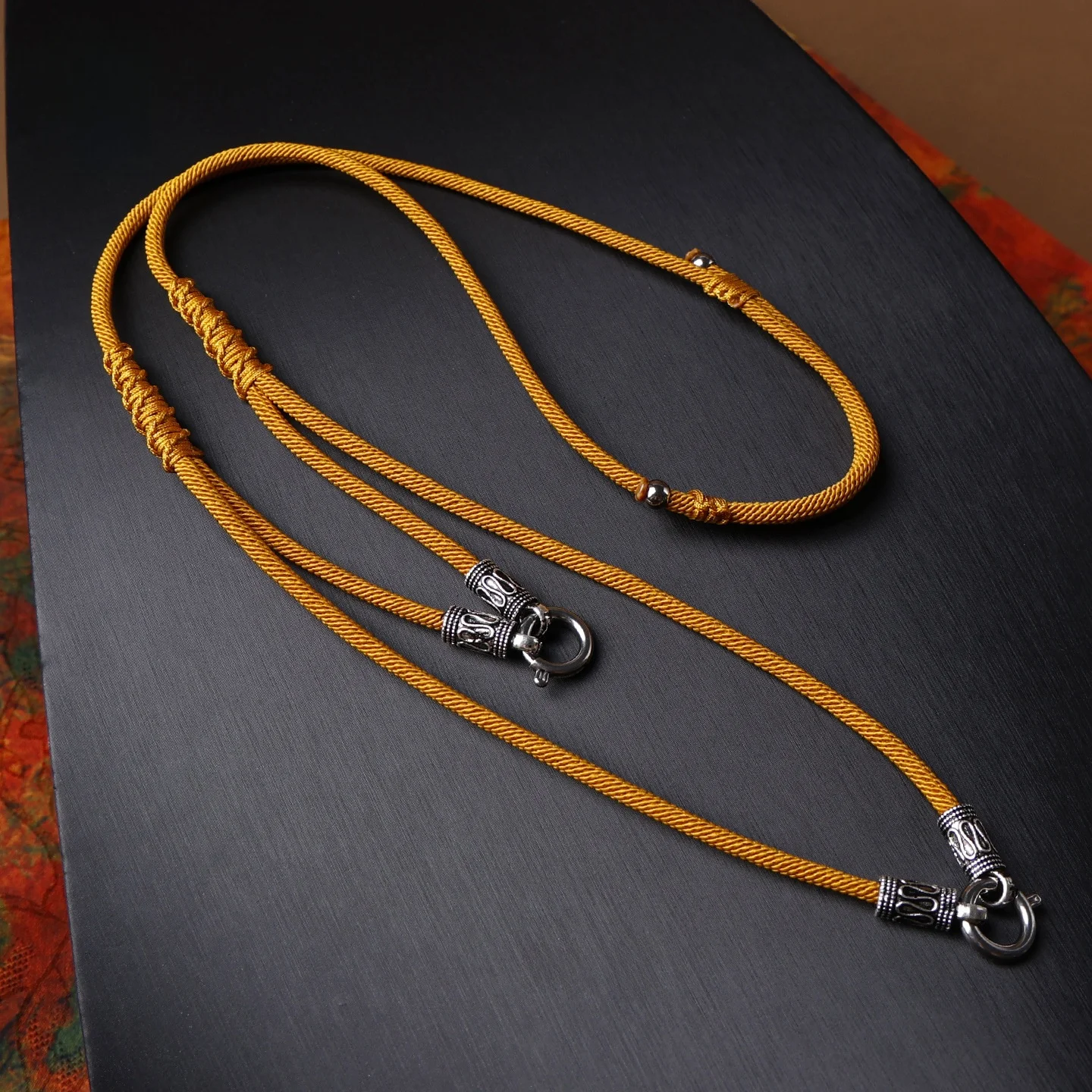 Collar con amuleto de Buda tailandés tejido a mano, colgante doble, cordón suave y agradable al tacto, unisex, longitud ajustable, joyería artesanal tradicional