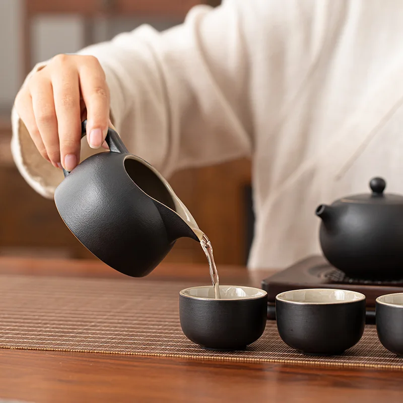 

Чайный сервиз кунг-фу для домашнего использования, керамический чайник и чайник для гостиной, легкий роскошный высококачественный небольшой набор для заваривания китайского чая2025Новинка