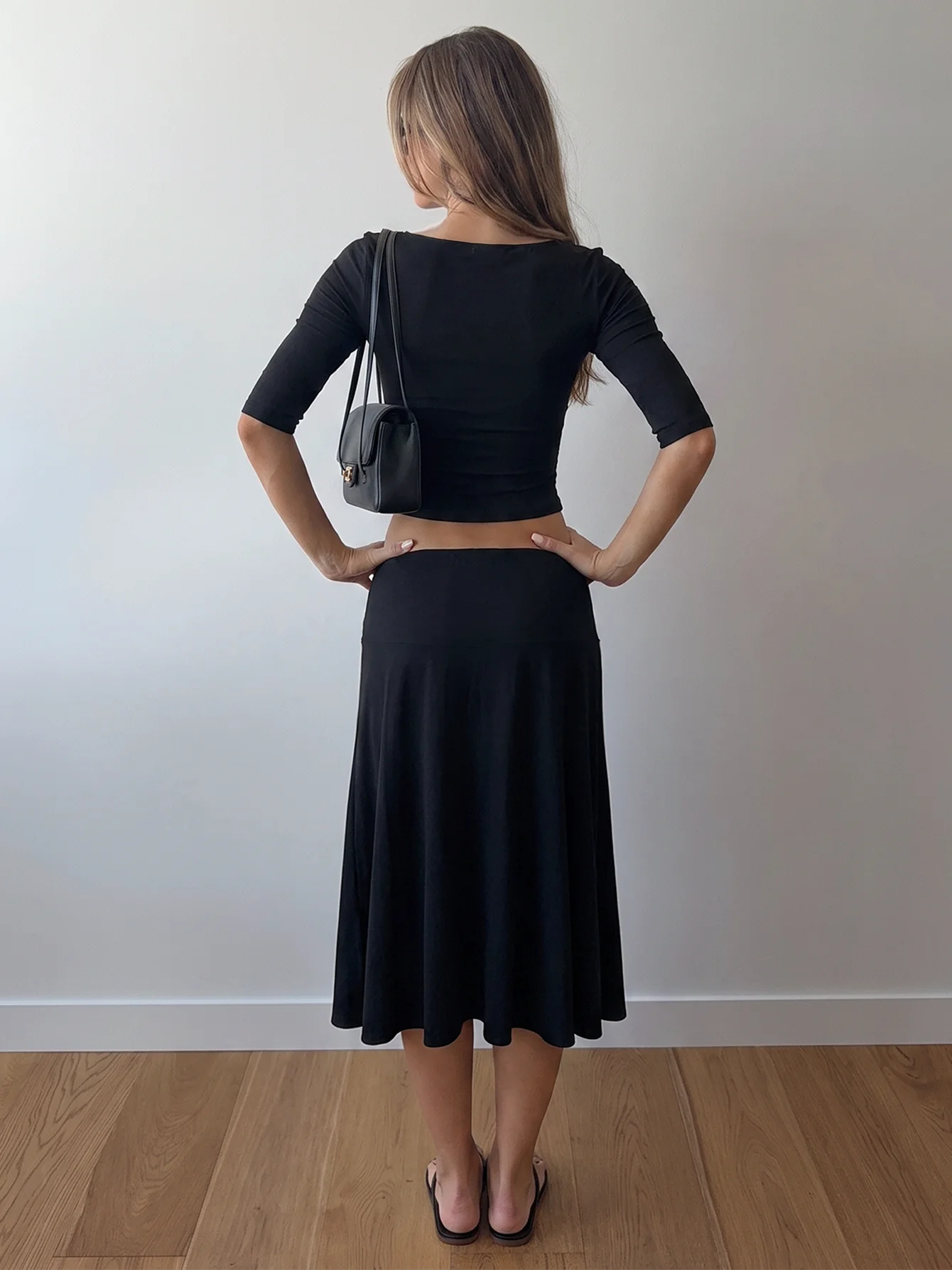 Hugcitar Fashion 2 Piece Sets Black O Neck Half Sleeve Sexy Crop T-Shirt Ruched Midi Skirt Female Clothes Party Vacation
