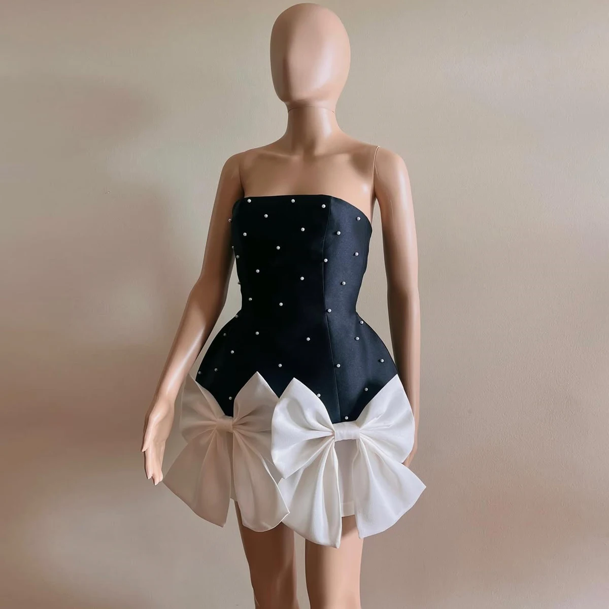 

Fashion White Pearls Short Prom Party Dresses with White Bow Strapless Mini Length Black Formal Dress 2025 Couture Event Dresses