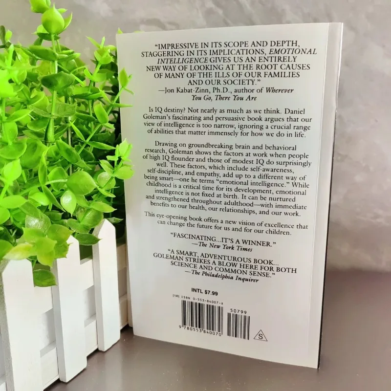 Emotionele intelligentie door Daniel Goleman - Waarom EQ belangrijker dan IQ voor succes Leiderschapsrelaties Engels boek