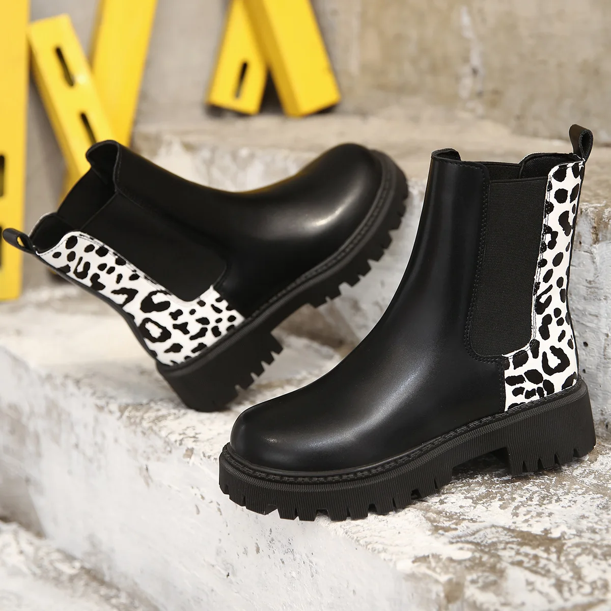 

Новинка 2025, трансграничные осенние женские универсальные одинарные ботинки большого размера с круглой головкой и французским толстым каблуком