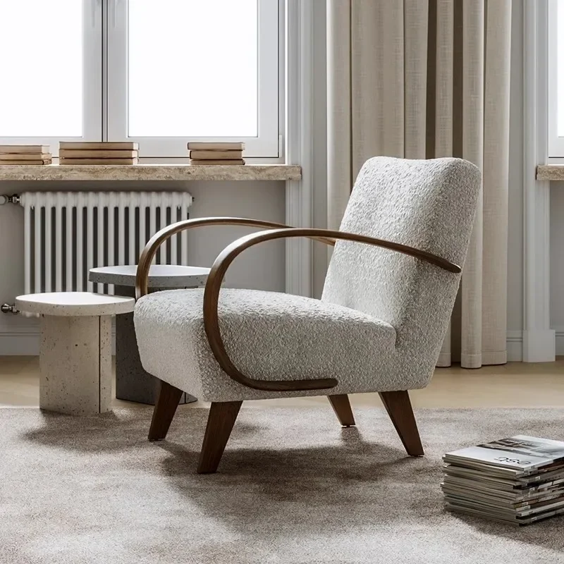 Italienischer lässiger Einzelstuhl, große und kleine Wohnung, Sofa-Stuhl im Wohnzimmer, Schlafzimmer, im mittelalterlichen Designerstil