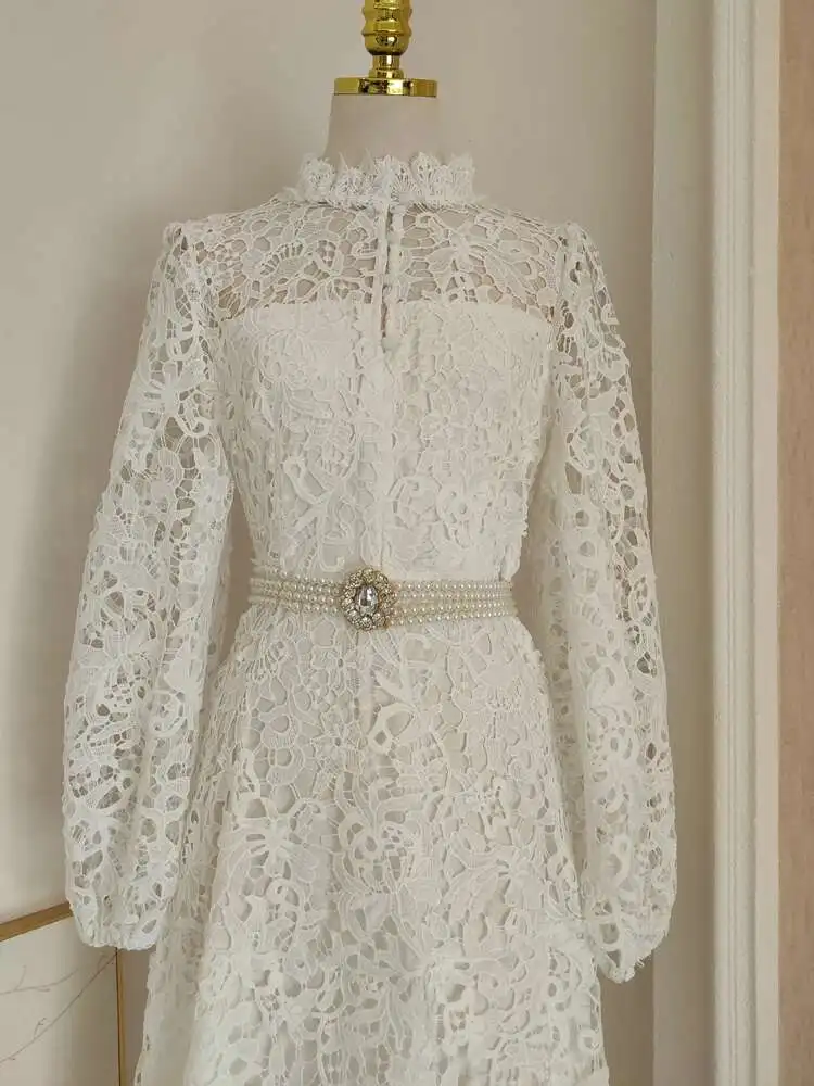 2025 Estate Autunno Elegante ricamo floreale Abito lungo in pizzo bianco Donna Perle di cristallo Cintura Prom Evening Party Abiti midi
