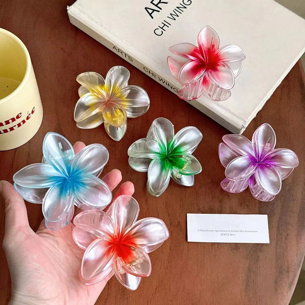 8CM Big Flower Acrylic Hair Clip Ladies Beach Vacation Bohemian Frangipani Hair Clip Crab Flower Hair Claw Girl Accessories