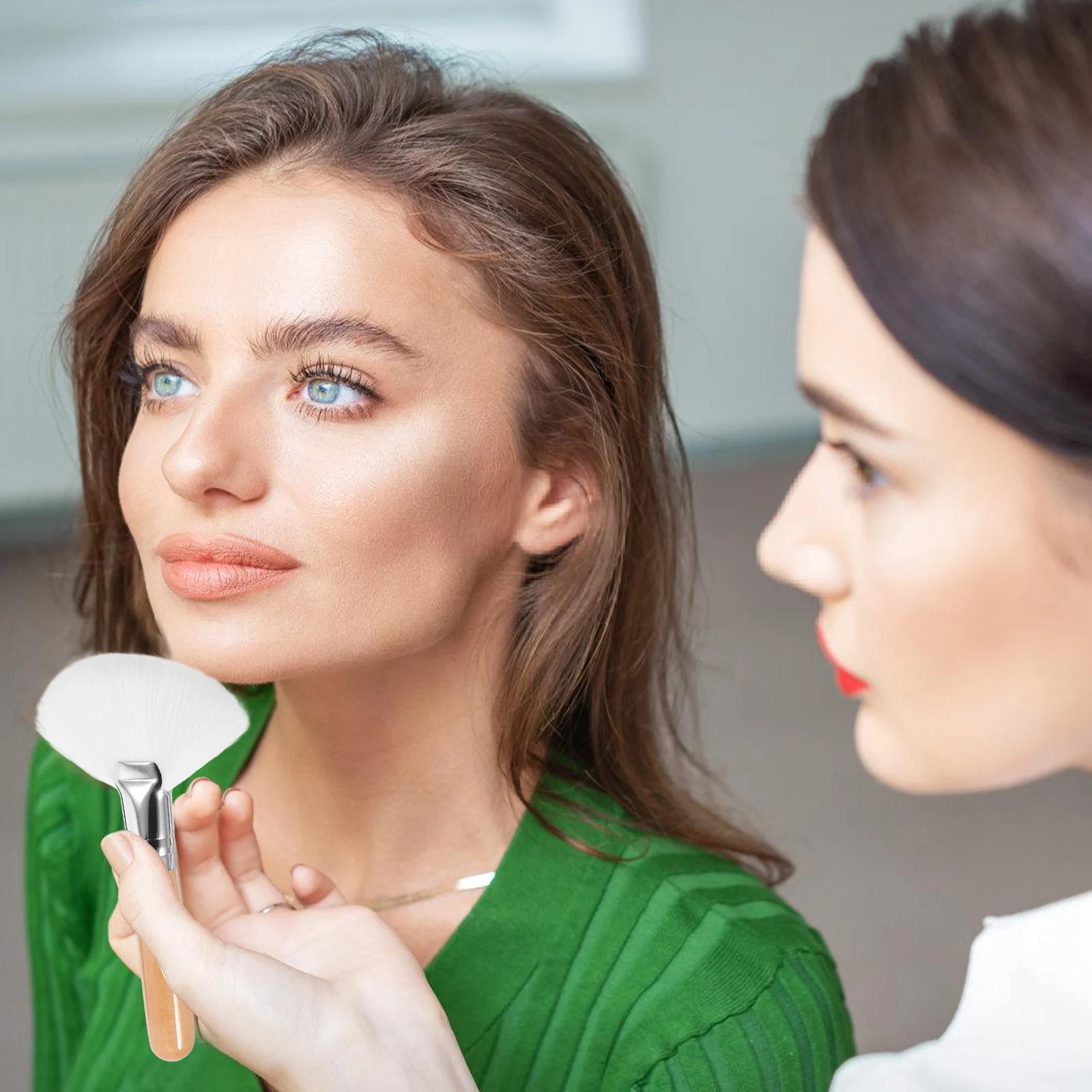 Pennello per trucco a ventaglio in nylon premium da 2 pezzi Pennello per viso con manico lungo per fondotinta, fard in polvere, evidenziatore, impostazione della pelle liscia non