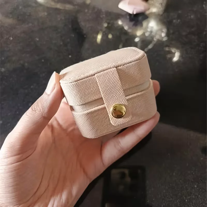 

Мини-шкатулка для драгоценностей из синтетической кожи, портативная независимая коробка для хранения сережек и колец, прочная мини-шкатулка для хранения ювелирных изделий