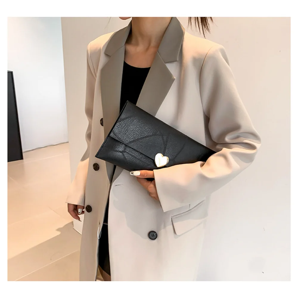 Retro Leather Women'S Clutch Bag Personalized Envelope Bag Coin Purse Large Capacity Wallet Heart Shaped Snaps Handbag