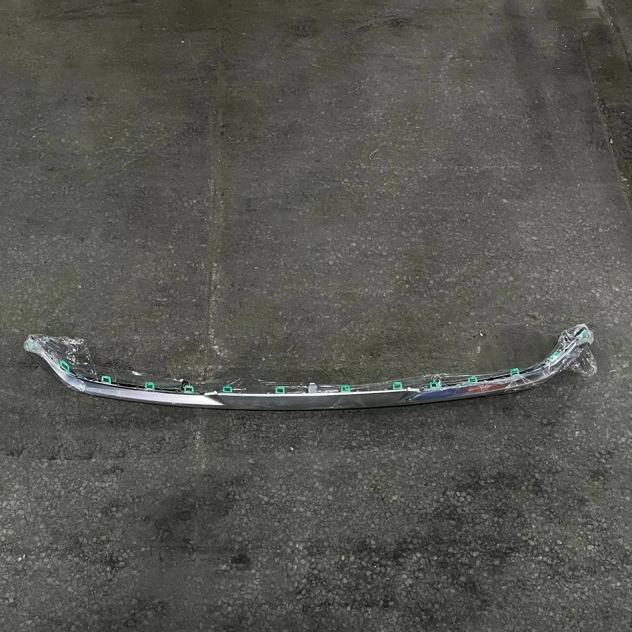 LUGA AUTO PARTS  Front bumper lower guard C00153006 for MAXUS V80 LDV V80