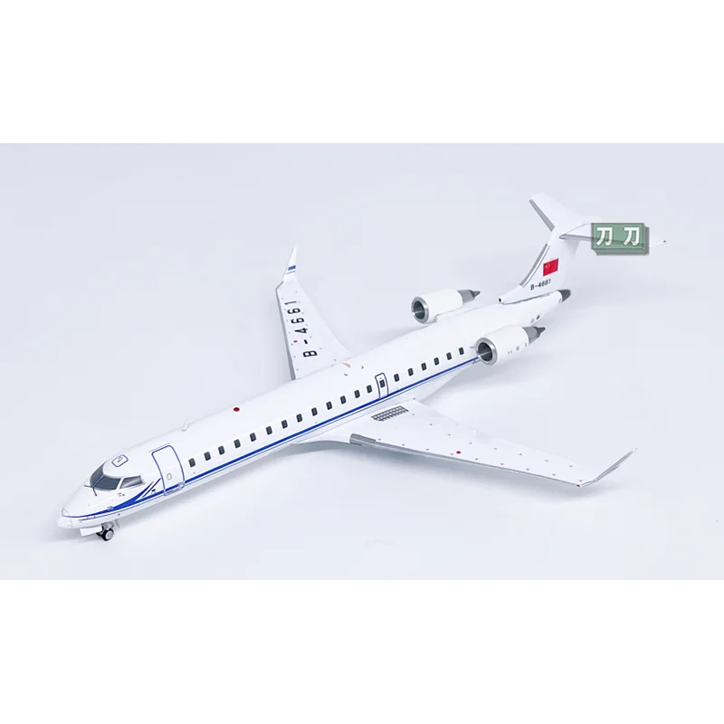 

PT масштаб 1/200 китайский военно-морской флот CRJ700 пассажирский самолет B-4661 имитация модели самолета литой под давлением сплав Коллекционная